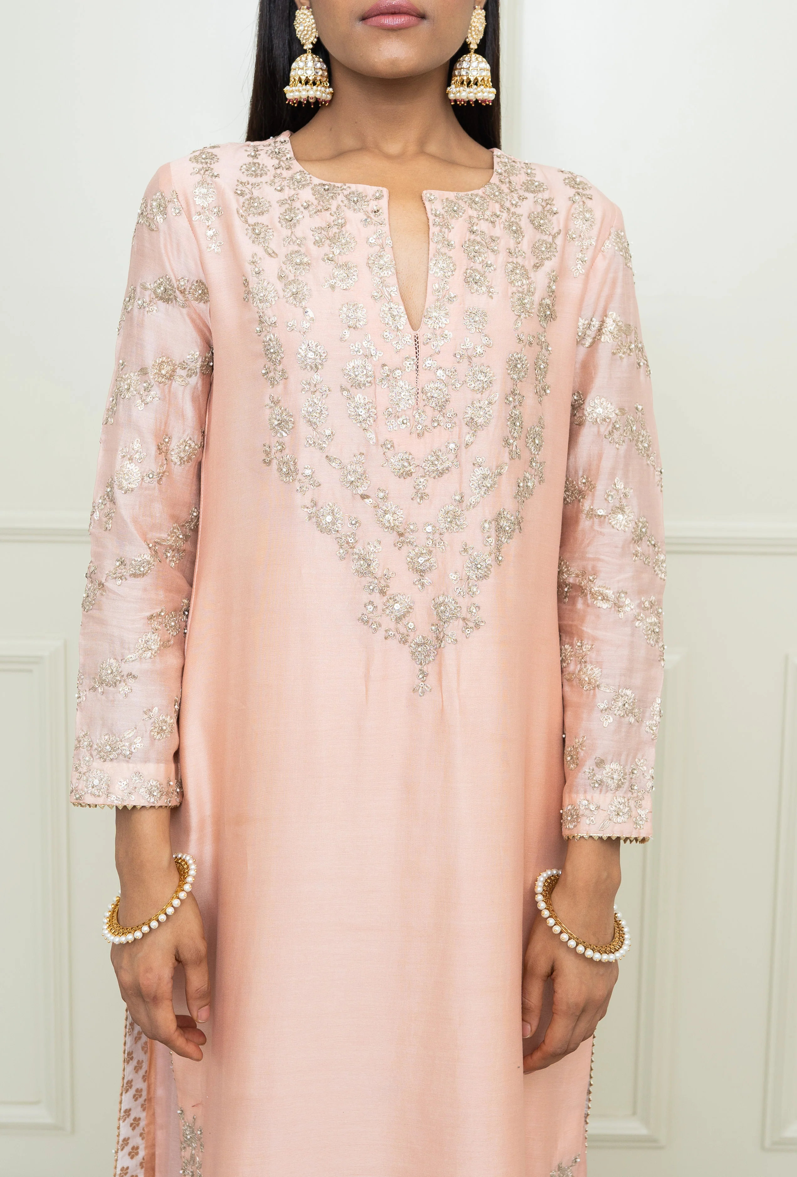 Aarvi- Pearl Pink Tilla Embroidered Kurta Set - Image 4