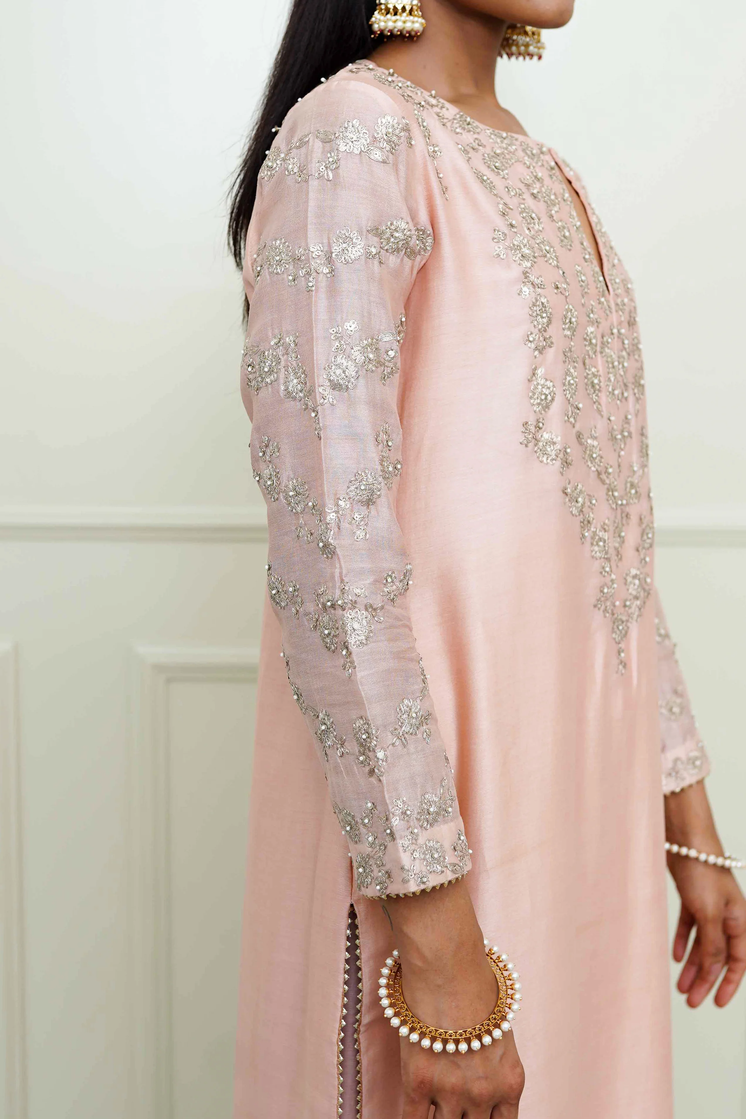 Aarvi- Pearl Pink Tilla Embroidered Kurta Set - Image 5