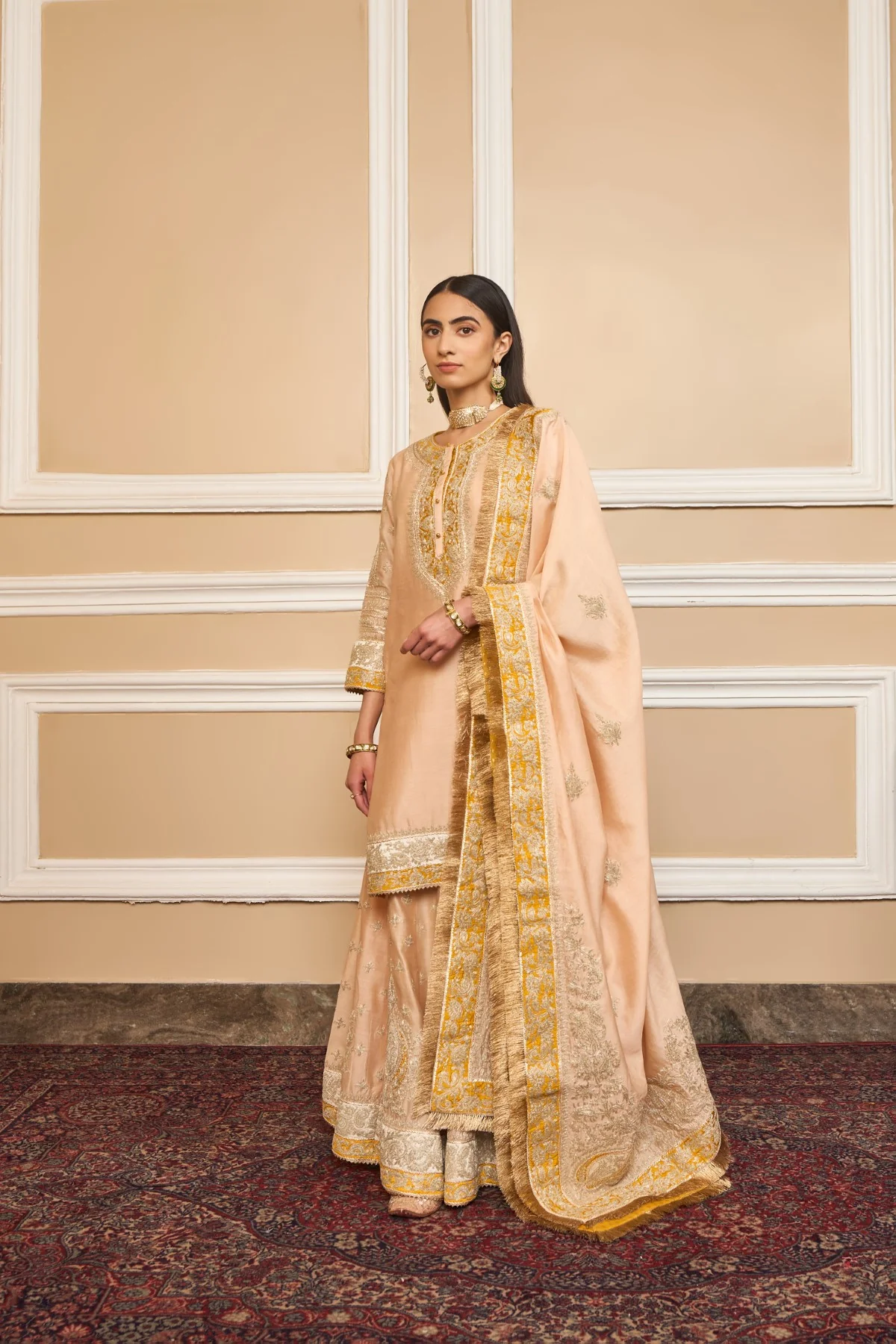 KARISHMA KAPOOR IN RAINA - ROSEPINK SHORT KURTA WITH SHARARA AND ODHNI - Image 6