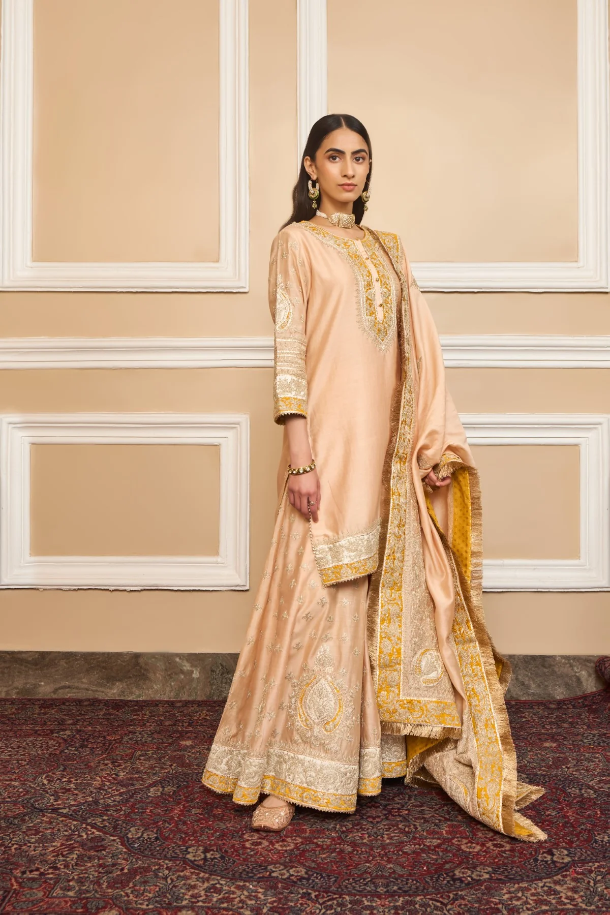 KARISHMA KAPOOR IN RAINA - ROSEPINK SHORT KURTA WITH SHARARA AND ODHNI - Image 7