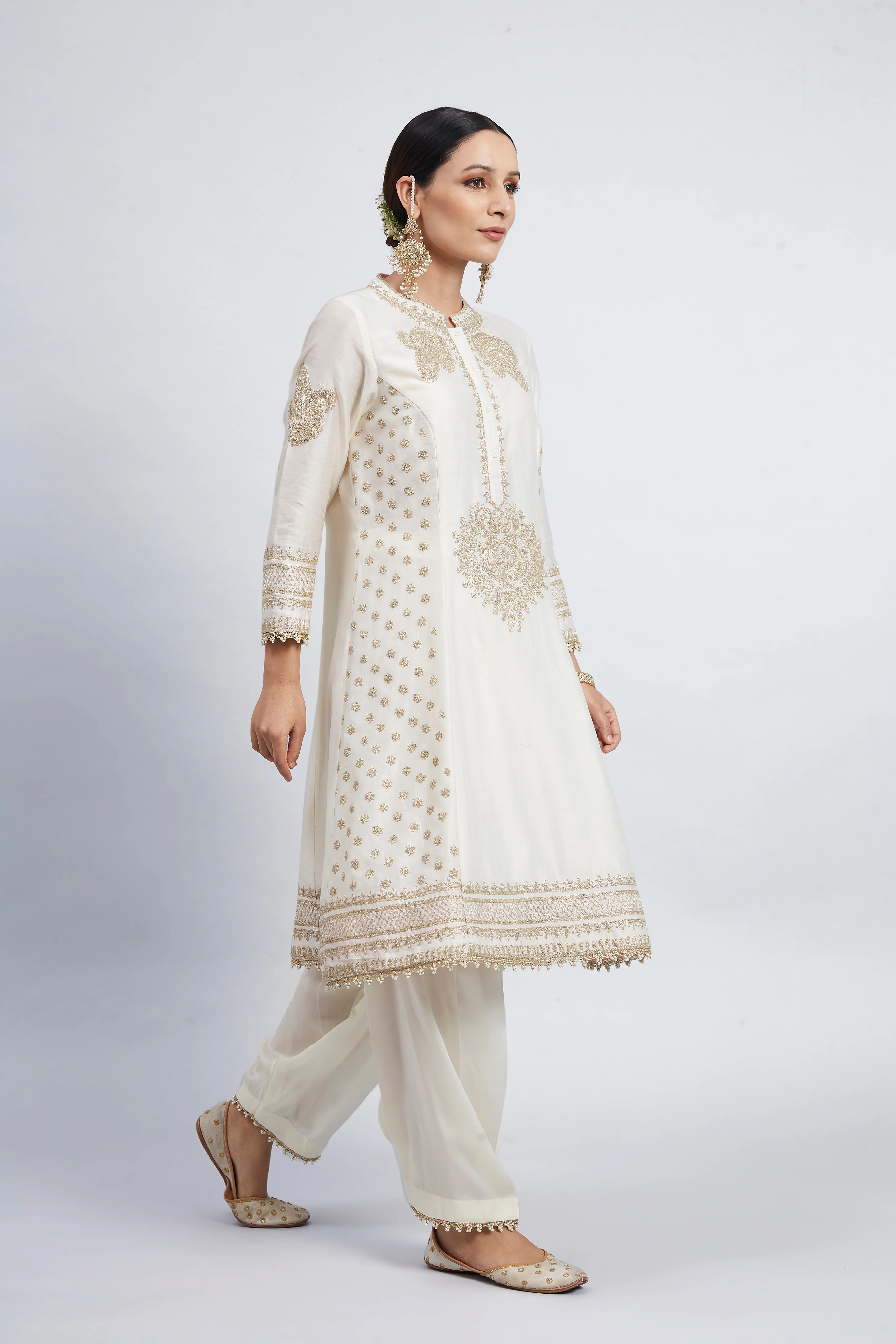 Naazira- Daisy Ivory Tilla Embroidered Kurta Set - Image 3