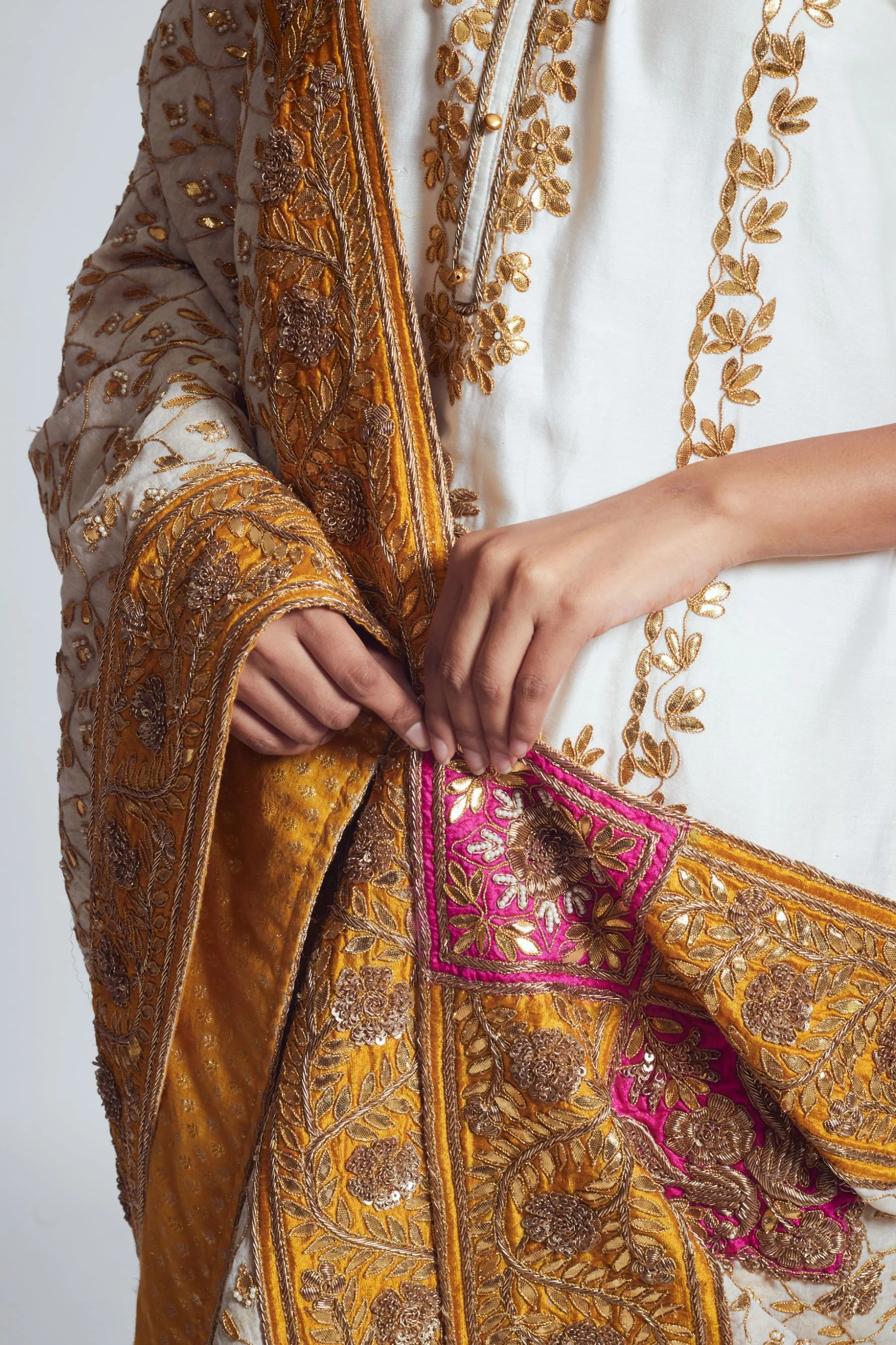 Syra- Daisy ivory gota patti & dabka zardozi work kurta garara - Image 3