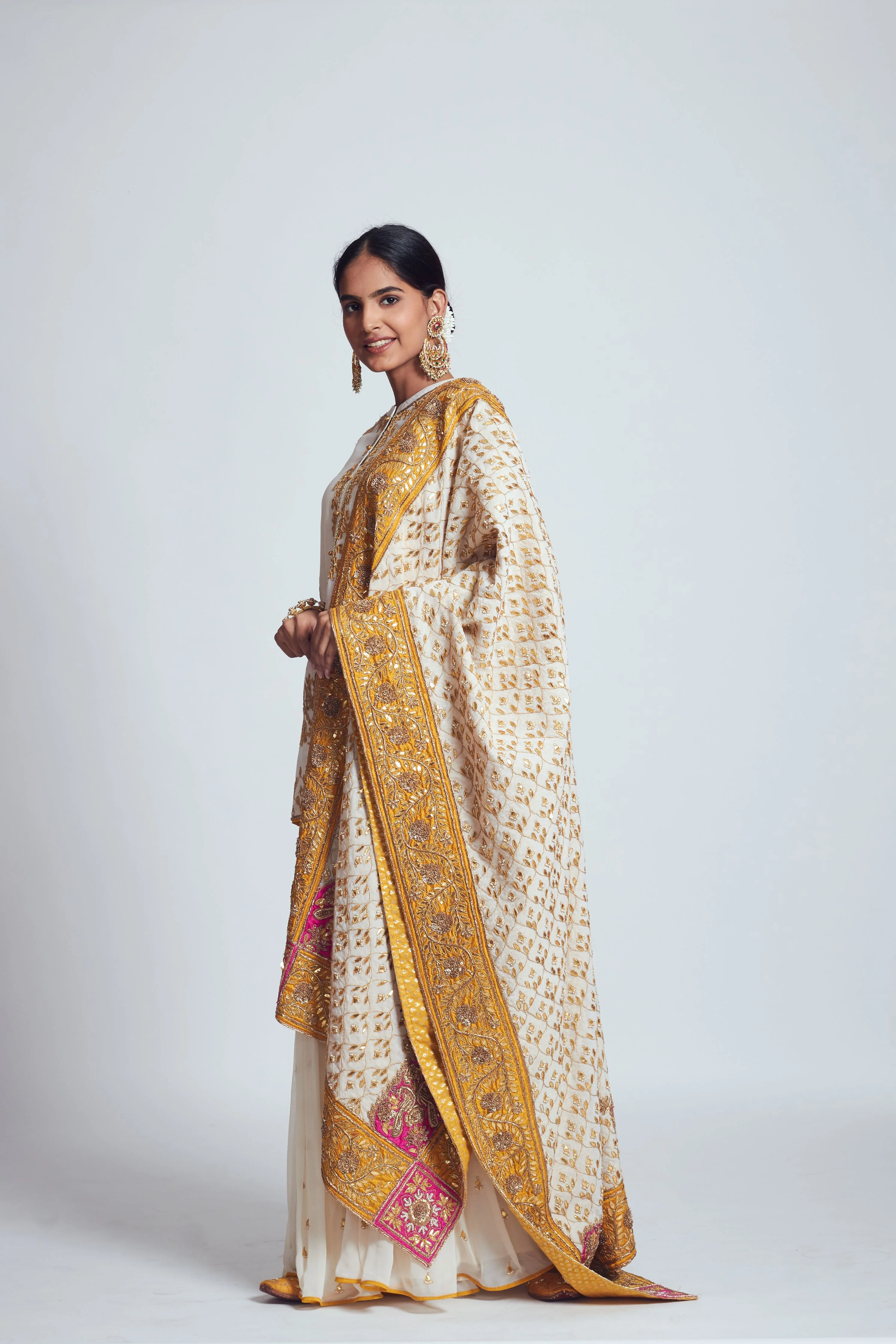 Syra- Daisy ivory gota patti & dabka zardozi work kurta garara - Image 4