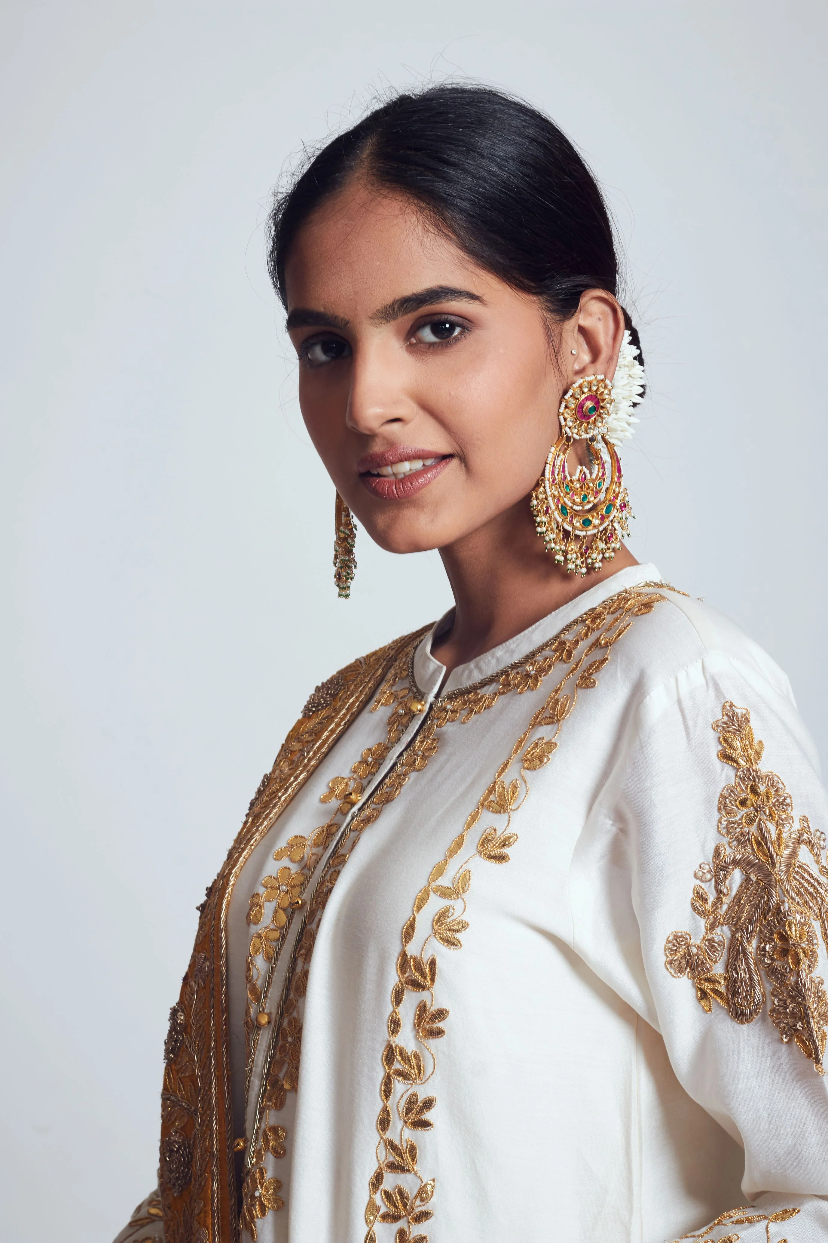 Syra- Daisy ivory gota patti & dabka zardozi work kurta garara - Image 5